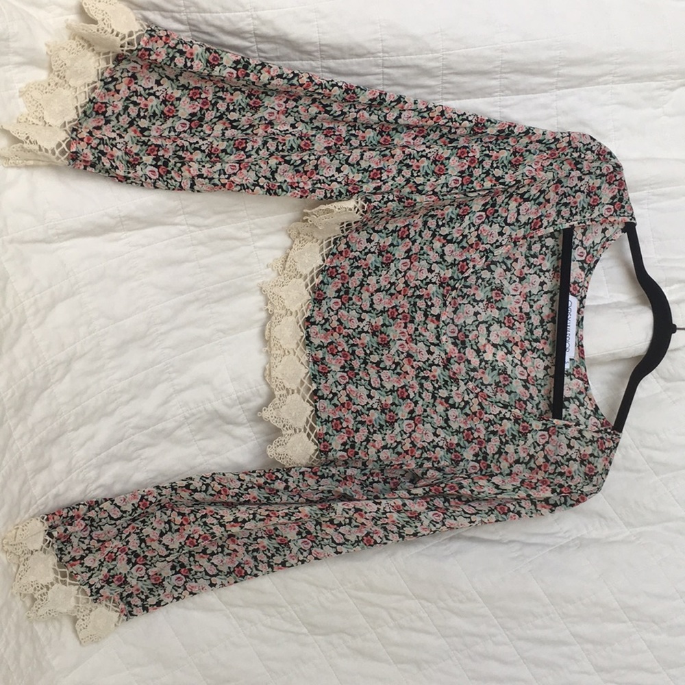 Cropped gypsy warrior floral long sleeve
